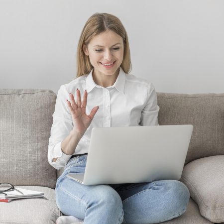 woman-waving-her-class-online